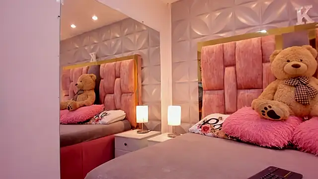 Paris Velvet online show from February 7, 11:19 pm