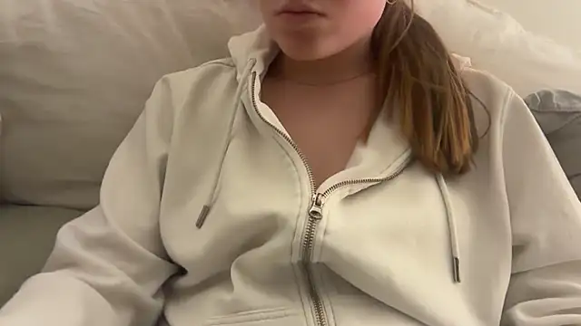 Lucyschickt online show from February 11, 7:59 pm