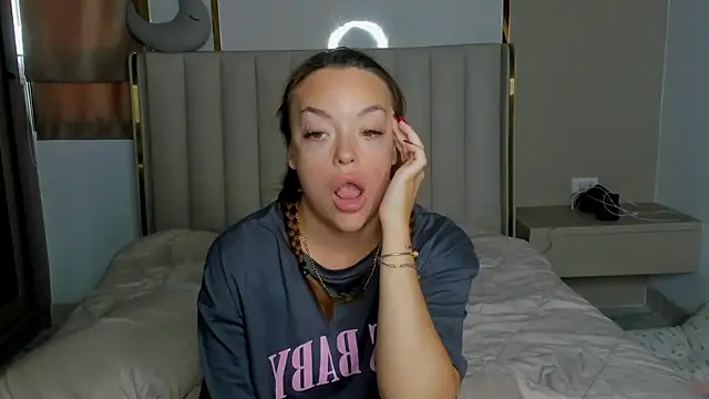 stellaa quenn online show from April 7, 4:47 am