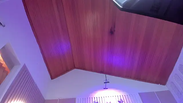  Kailythompson online show from February 8, 7:50 pm