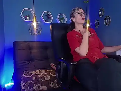 laurasofia45 online show from March 3, 7:47 am