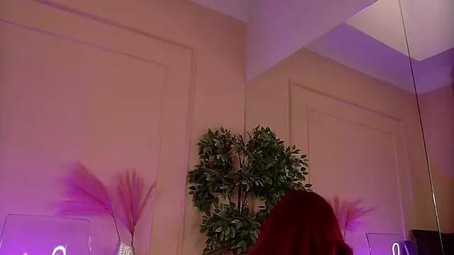 CrystalRedd online show from March 13, 6:04 am