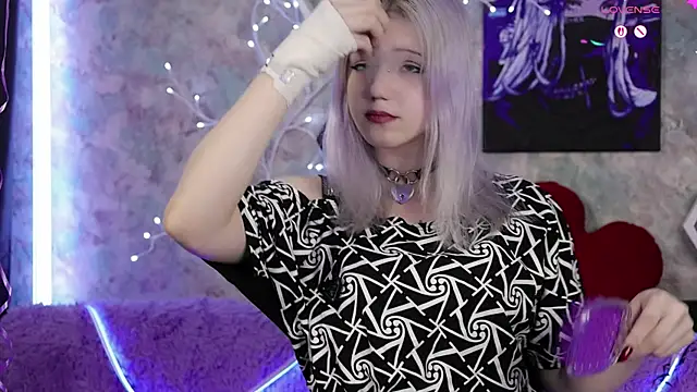 Yunakiss online show from March 31, 9:15 pm