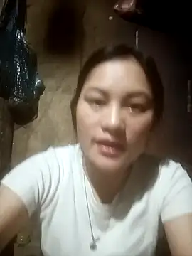 Momo-biki online show from April 2, 10:40 pm