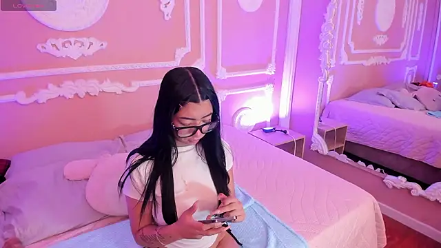 LiaLovet online show from March 30, 7:35 pm