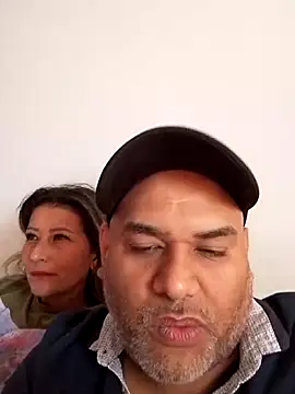 wessAndSandri online show from March 28, 9:03 pm