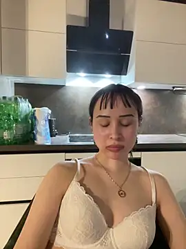 Just-Lilly online show from April 1, 6:05 pm