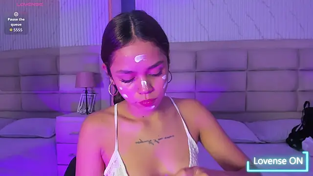 CarolineFyre online show from February 28, 1:10 pm