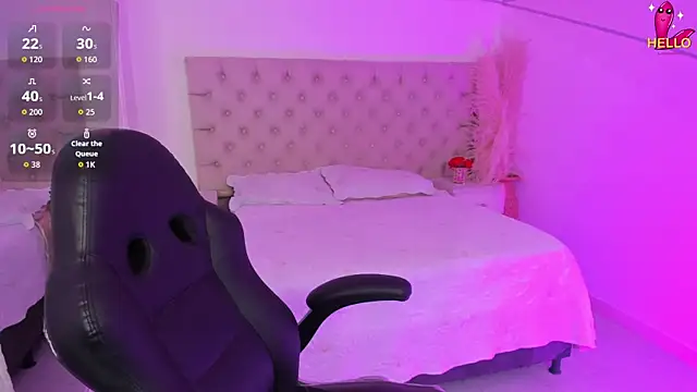 CarolineFyre online show from March 23, 1:50 pm