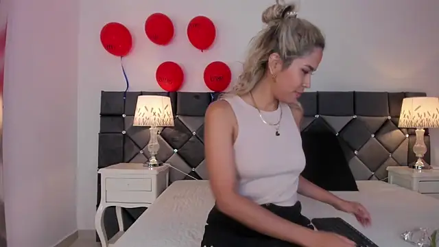  Giorgiina  online show from February 19, 12:48 pm