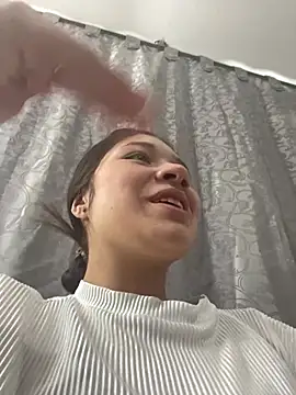 DULCE MARIA EF online show from February 5, 12:30 pm