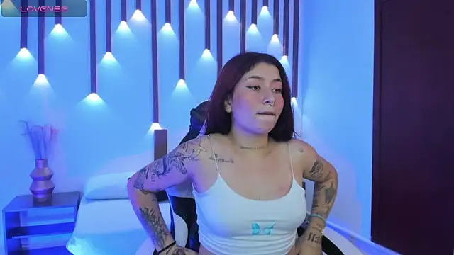 charlottee27  online show from April 15, 2:34 am