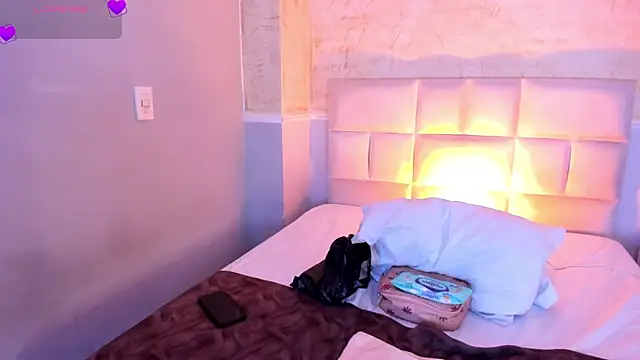 valeriekhaleesi online show from April 10, 8:26 pm