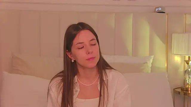 AlisseMoore online show from May 5, 6:49 am