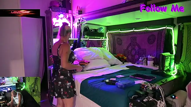 Katycouple69 online show from May 22, 11:58 pm