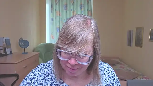 Emma Eclipsee online show from February 16, 7:30 am