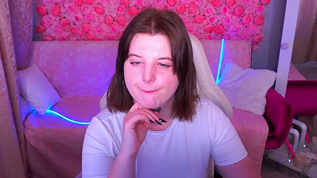 KristiFoxy online show from April 6, 5:30 am