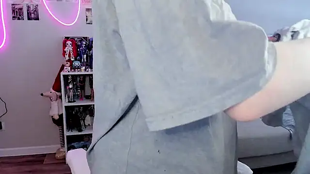 MollysLand online show from March 3, 8:20 am