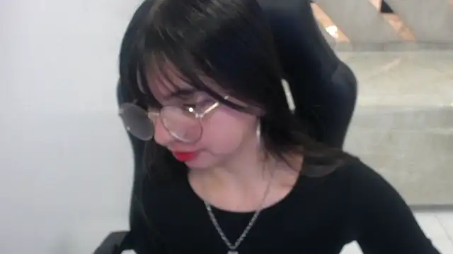 elizabeth t  online show from February 22, 12:39 pm