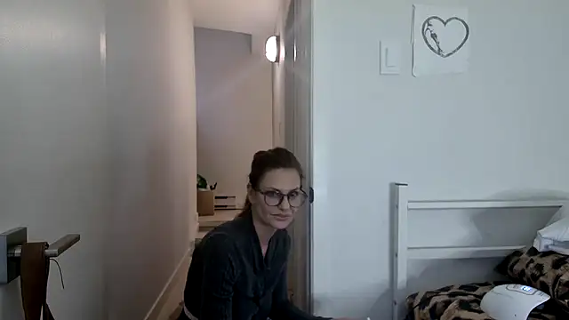 JUCY APPLE online show from April 13, 7:25 pm