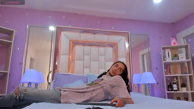 Goldentemptation  online show from March 26, 7:59 pm