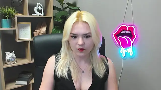 SweetLilyxo online show from March 24, 7:36 am