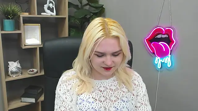 SweetLilyxo online show from March 22, 8:20 am