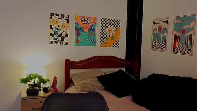 hipatia1moretime online show from April 14, 6:35 am