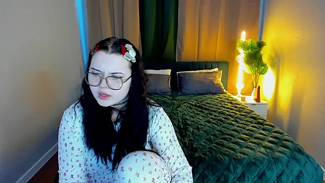 Kira G0ld online show from March 8, 1:35 am