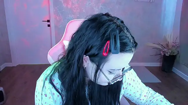 Kira G0ld online show from April 6, 4:46 am