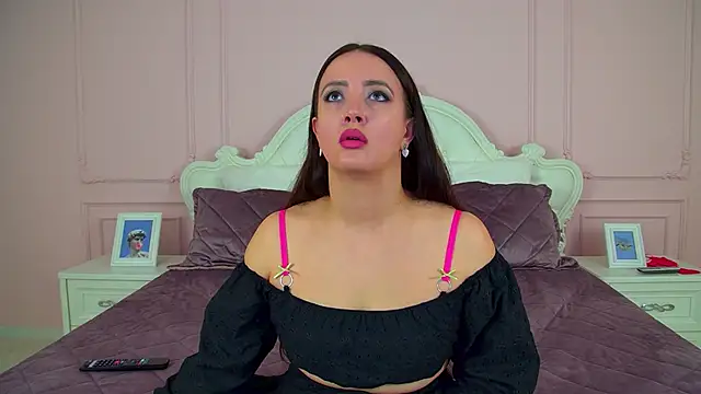 ElinaBellucci online show from March 27, 4:47 am