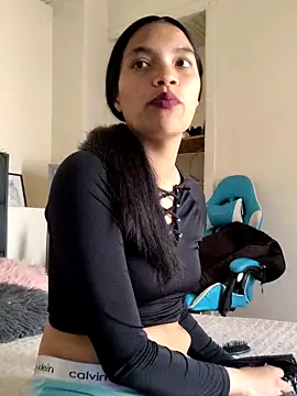 Julieta Parker online show from February 21, 4:30 pm