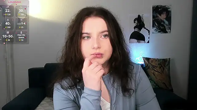 chloe dashh online show from March 13, 8:32 pm