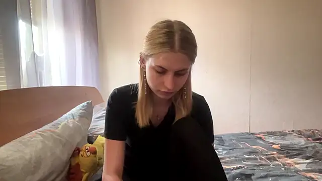 JeneeEady online show from April 11, 6:30 am