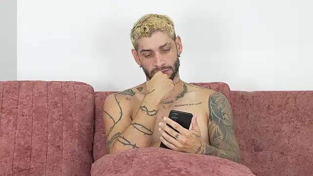 billiee7 online show from March 24, 8:41 am