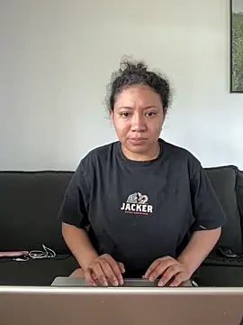 daphne grande online show from February 20, 4:30 pm