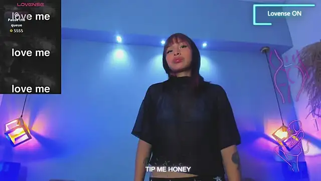 Wildkiitty online show from April 1, 7:55 pm