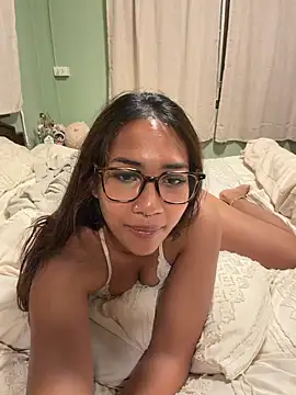 lyla luv online show from April 29, 2:09 pm