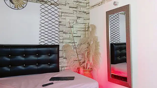 Lia James  online show from April 8, 11:56 am