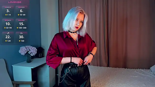 GoldenLenarz online show from March 31, 11:10 am