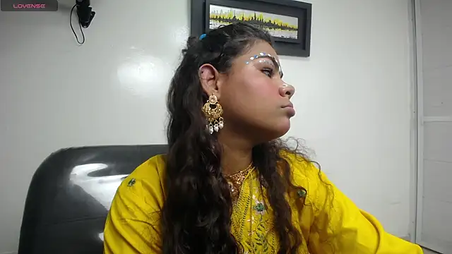 yaazhinii online show from March 31, 12:49 pm