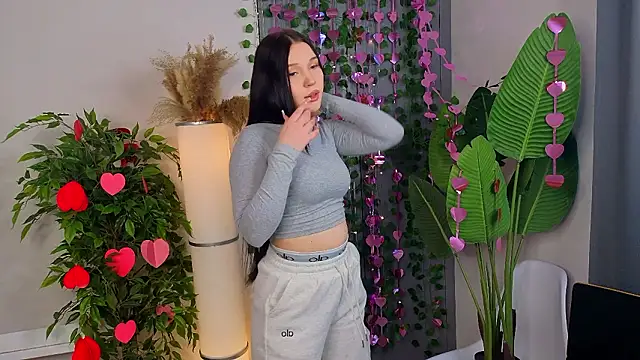 RoxannRunk online show from February 17, 6:24 am