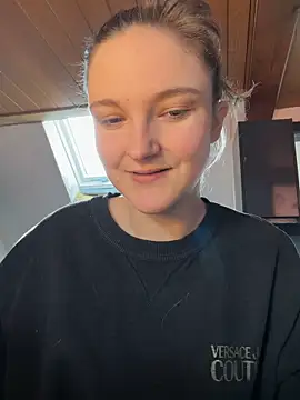 ViviLuu online show from March 12, 10:40 am