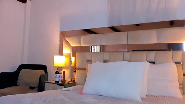 EloiseClairmont online show from March 23, 8:15 pm