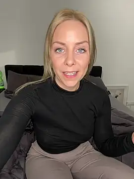 emily-becker22 online show from March 5, 3:19 pm