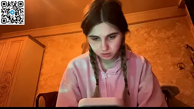 LovelySilk 63 online show from April 12, 6:33 pm