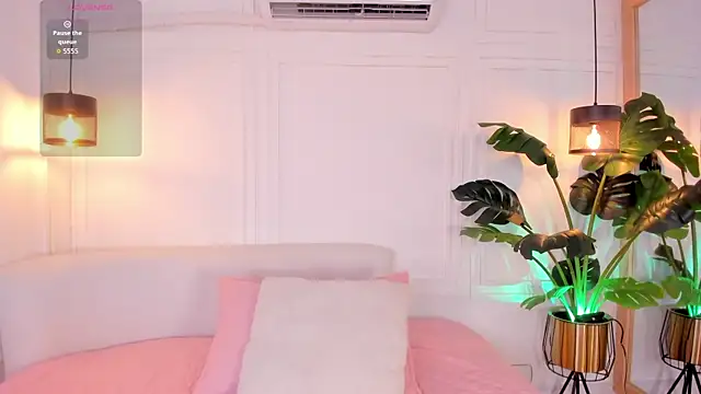 Nicole Whittee online show from April 7, 9:39 pm