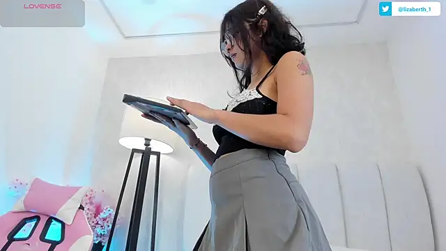 im lily  online show from May 30, 2:37 pm