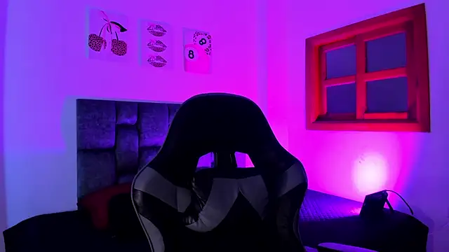 Madison Rosee online show from April 6, 2:33 am