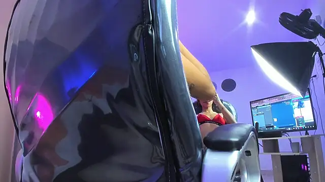 Emma Hearts online show from February 27, 4:45 am